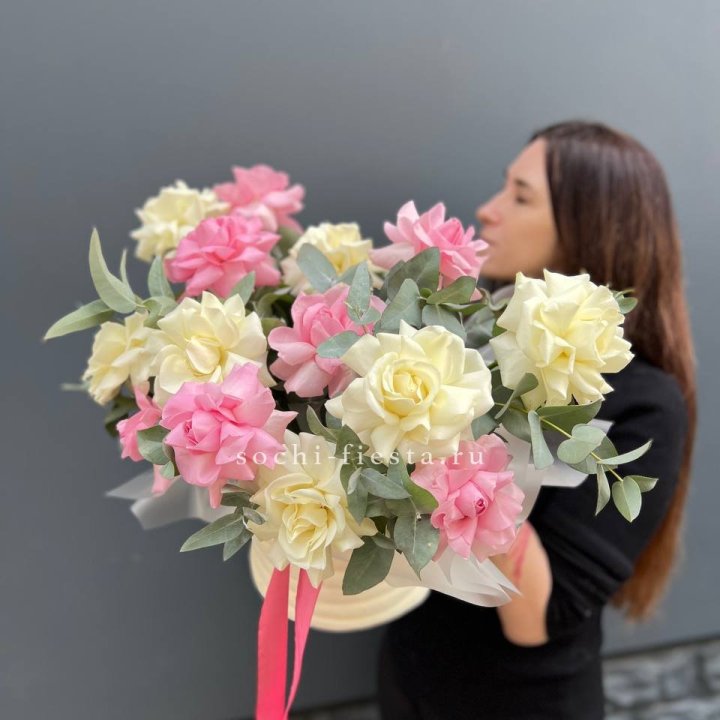 Зефирный бокс из 17 французских роз микс в Махачкале