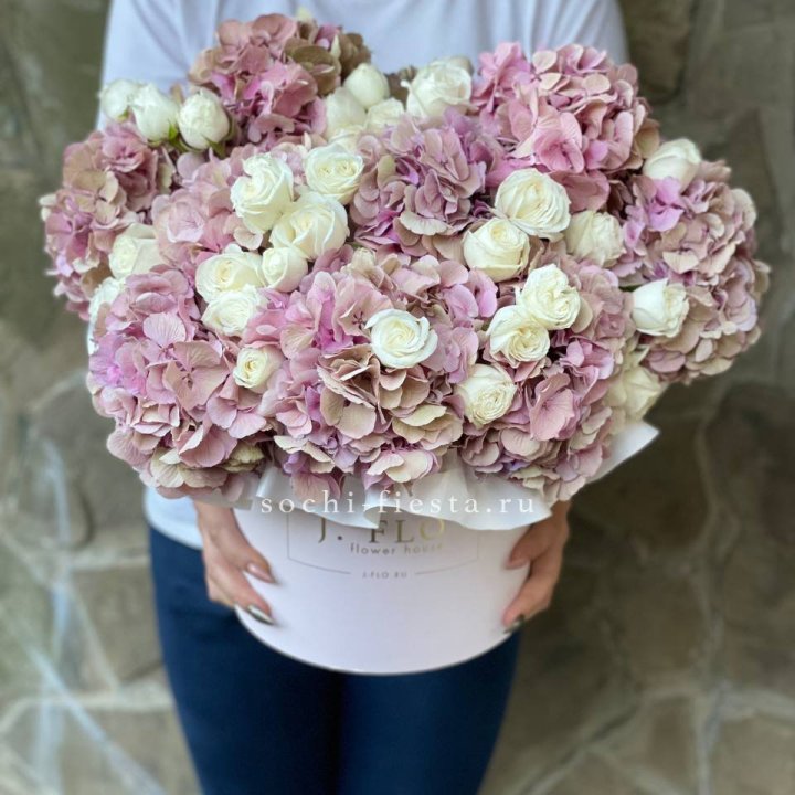 Бокс "Изобела пинк" в Махачкале