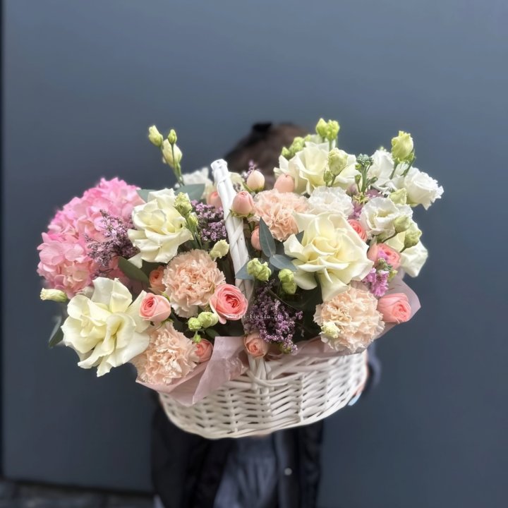 Цветочная корзина "Софтнес" в Махачкале