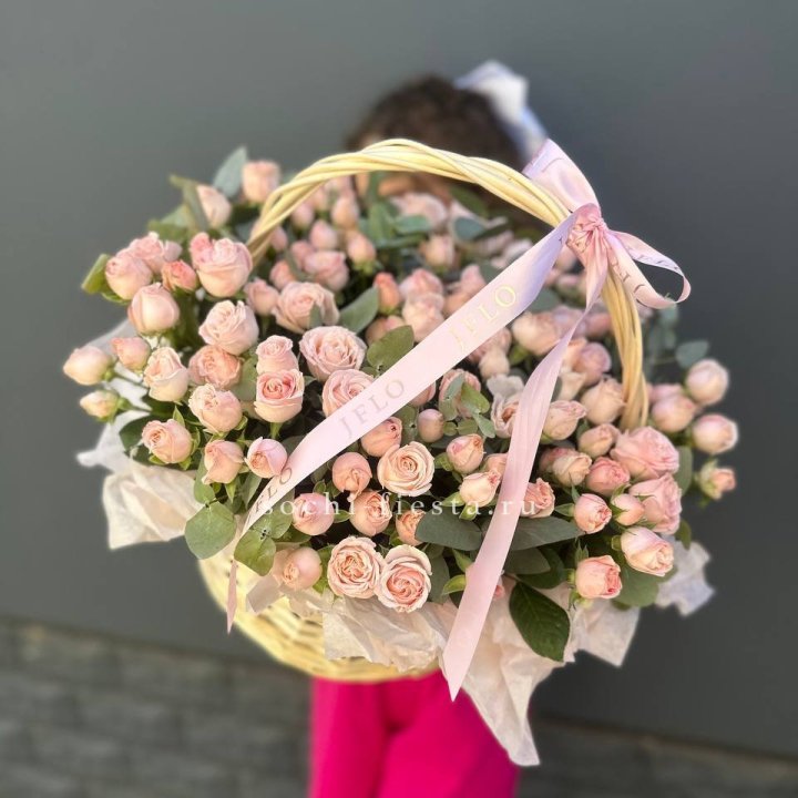 Корзина кустовых пионовидных роз в Махачкале