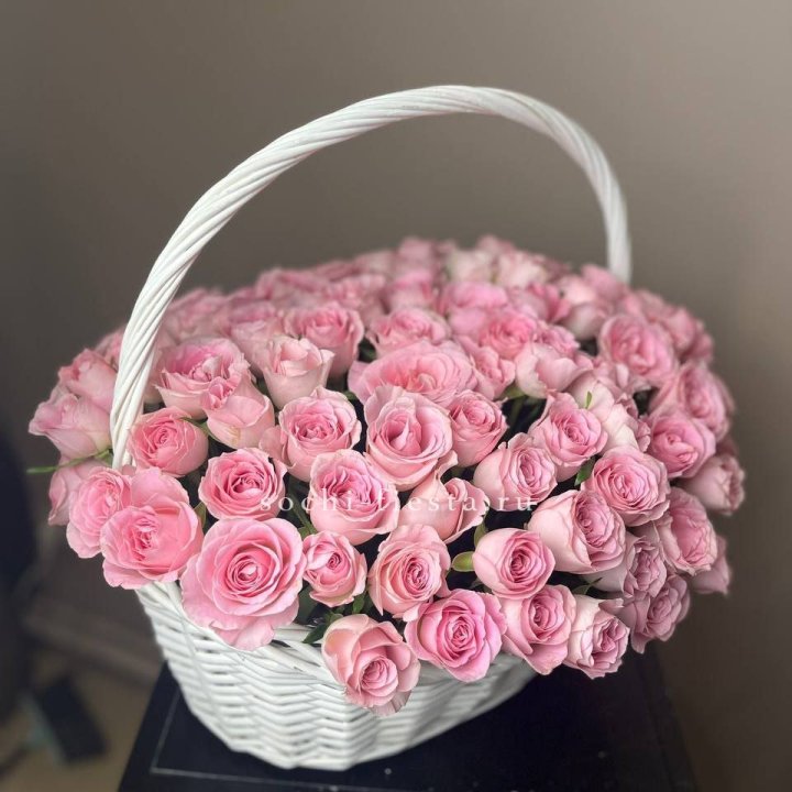 101 розовая роза в корзине в Махачкале