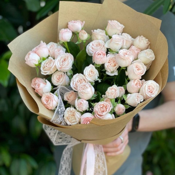 Кустовые розы букет №1 в Махачкале