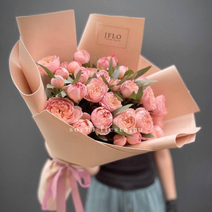 Букет из 9 кустовых роз Джульетта в Махачкале