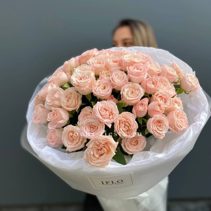 Букет кустовых роз Бомбастик в Махачкале