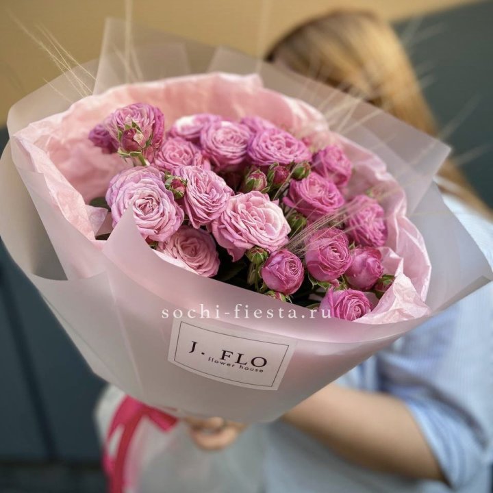 Пионовидные розы Мадам Бомбастик Pink в Махачкале