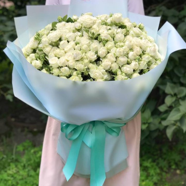 51 белая кустовая роза в Махачкале