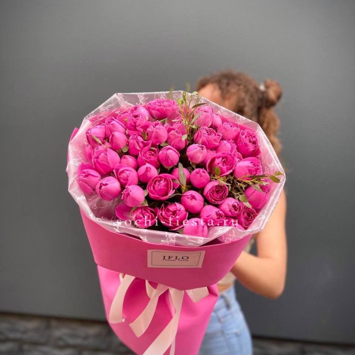 Кустовые розы букет Мисти Баблс в Махачкале