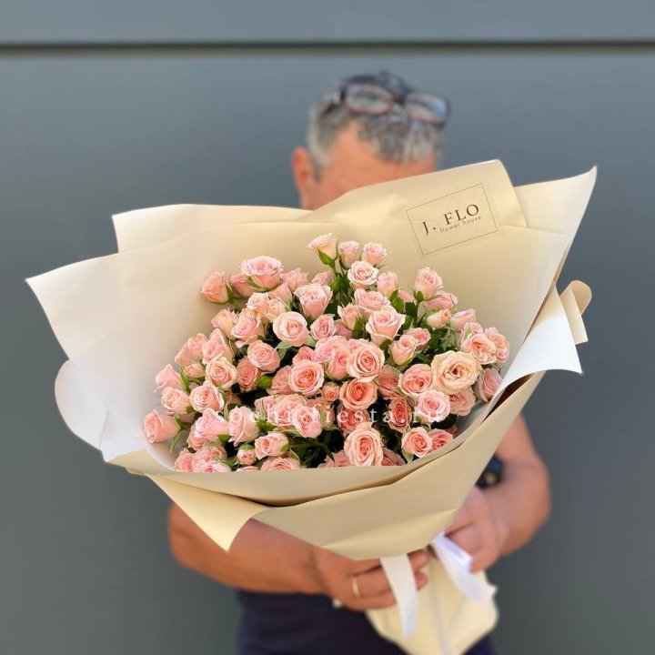 Кустовые розы леди в Махачкале