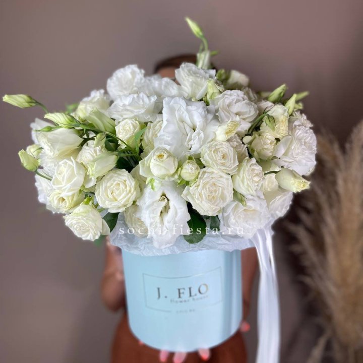 Бокс кустовых роз и эустомы  в Махачкале