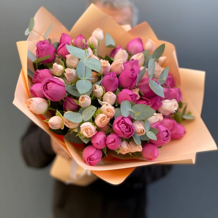 Букет кустовых роз Тендернес в Махачкале