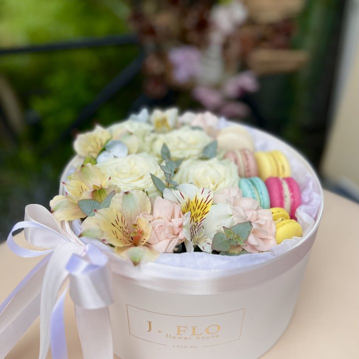 Цветочный бокс "Ника" в Махачкале