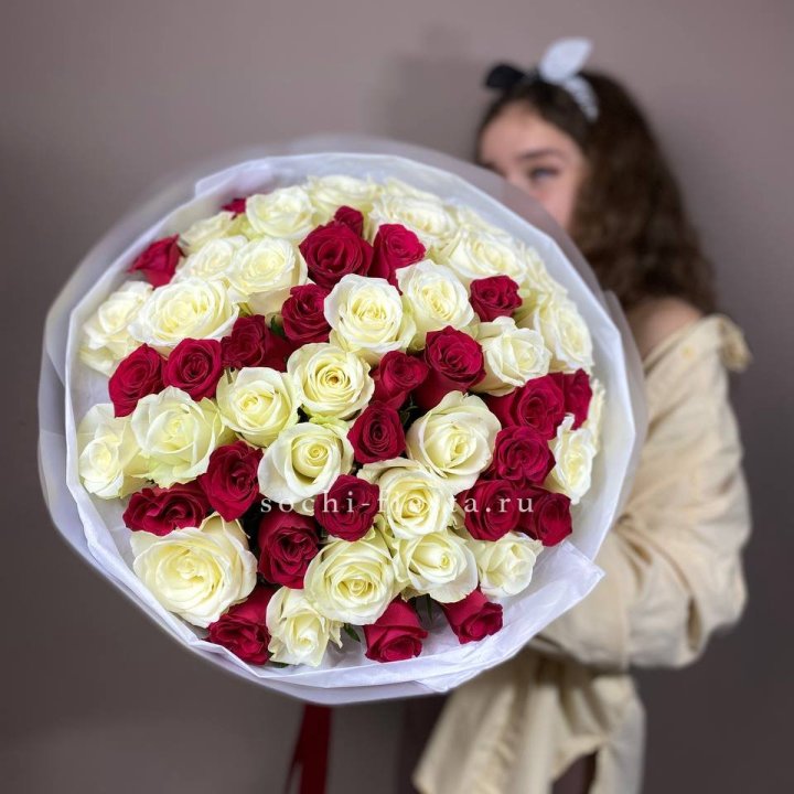 Микс из 55 роз в Махачкале