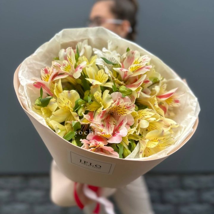 Альстромерии в нежном оформлении в Махачкале