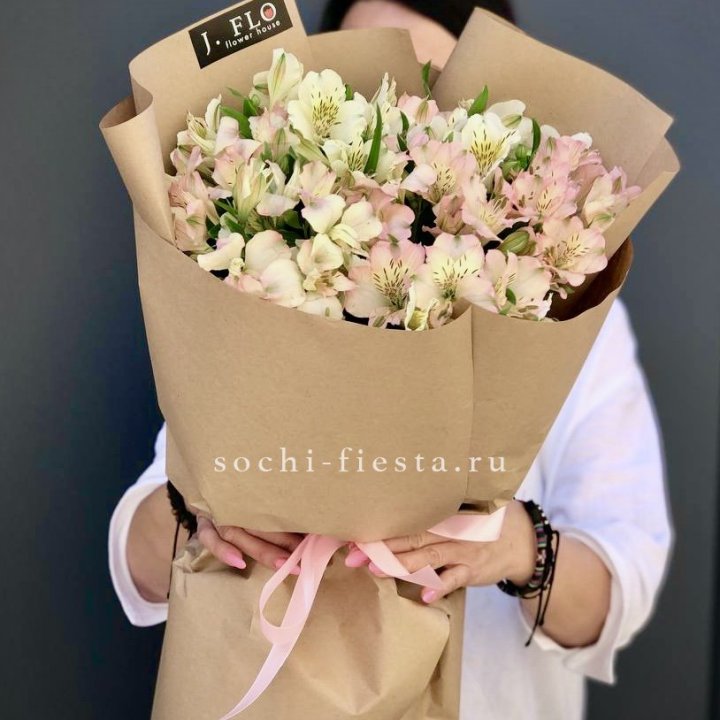 17  альстромерий в крафте в Махачкале