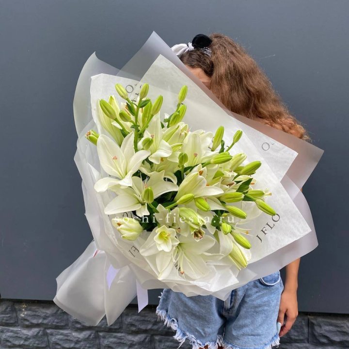 Букет  лилий "Воздушный"  в Махачкале