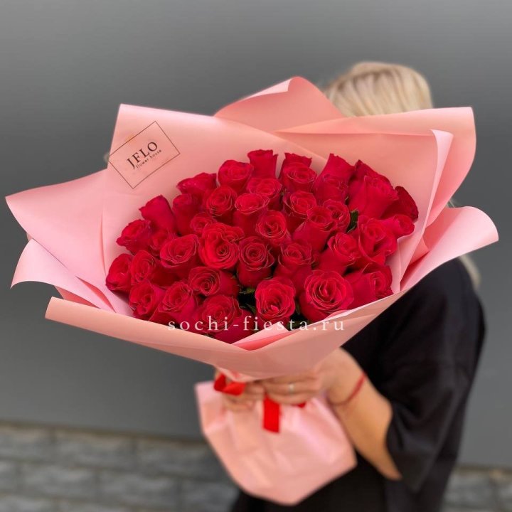 35 красных роз в Махачкале