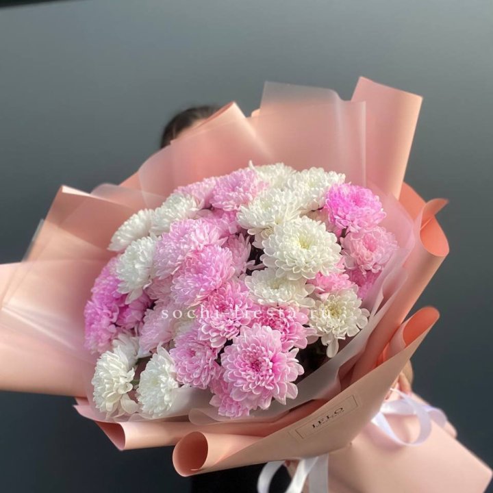 Букет бело-розовых хризантем  в Махачкале