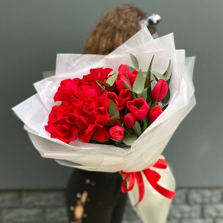 Дуо тюльпаны и розы в Махачкале