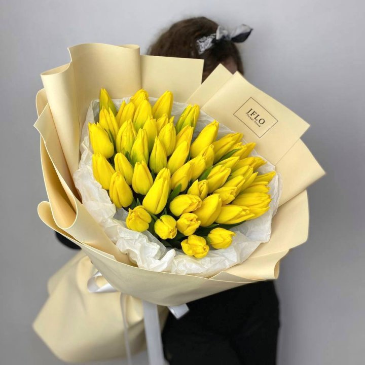 51 жёлтый тюльпан в Махачкале