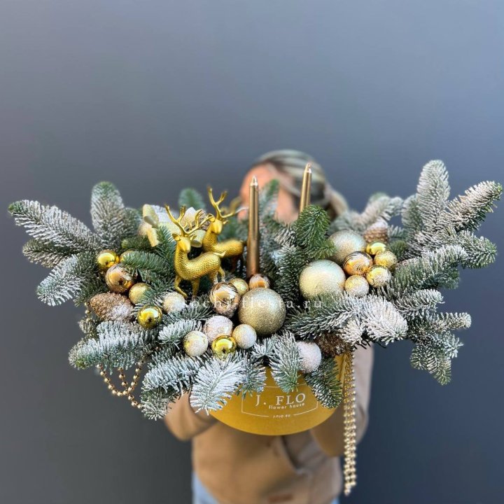 Композиция "Мери крисмас голд" в Махачкале