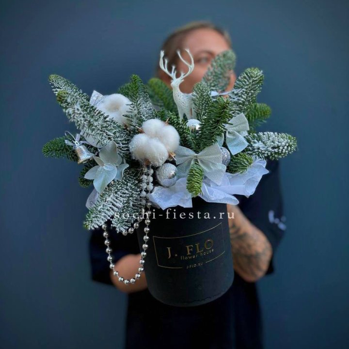 Композиция "Мери крисмас" в Махачкале