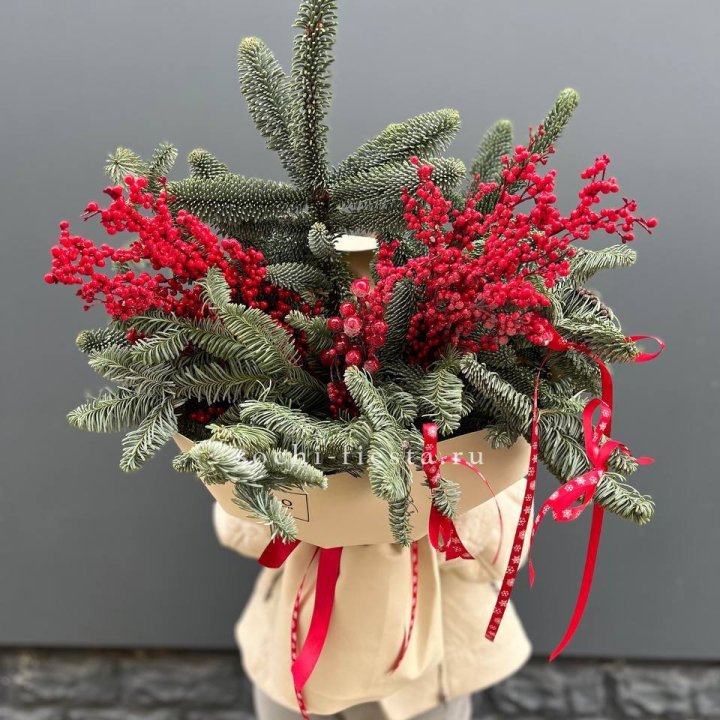 Букет нобилиса и ягод в Махачкале