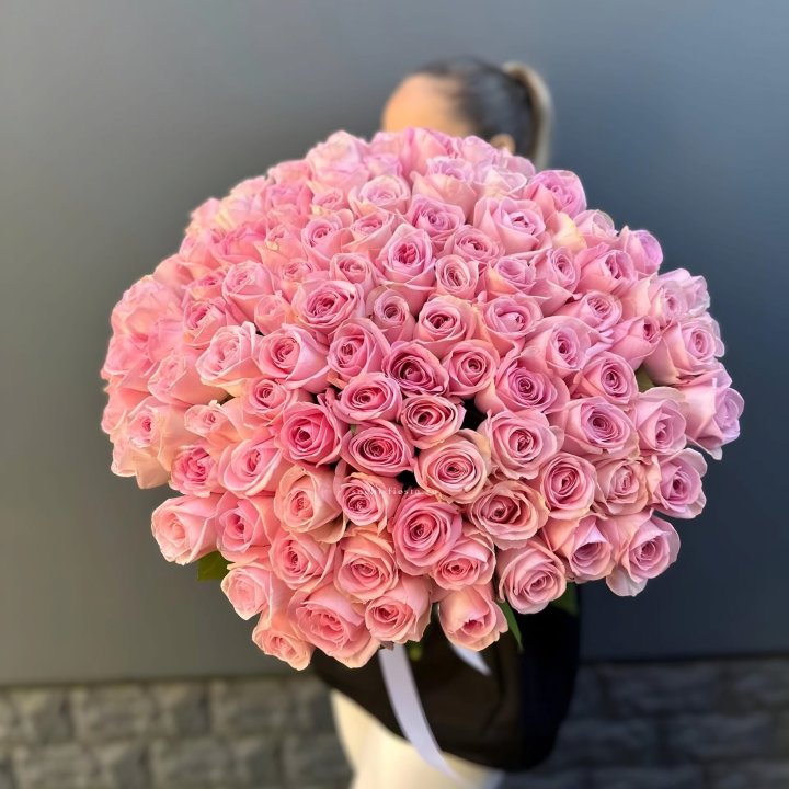 Охапка из 101 розовой розы в Махачкале