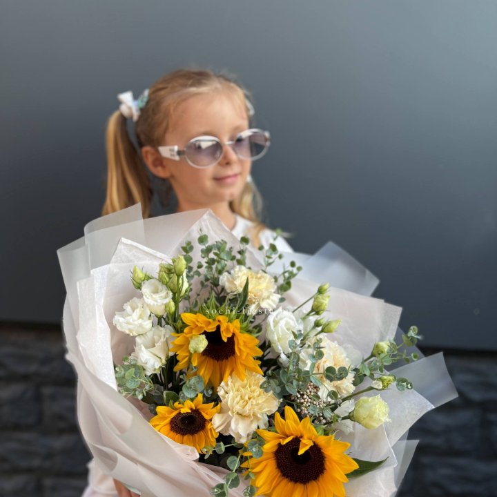  Букет  из стойких цветов с подсолнухами в Махачкале