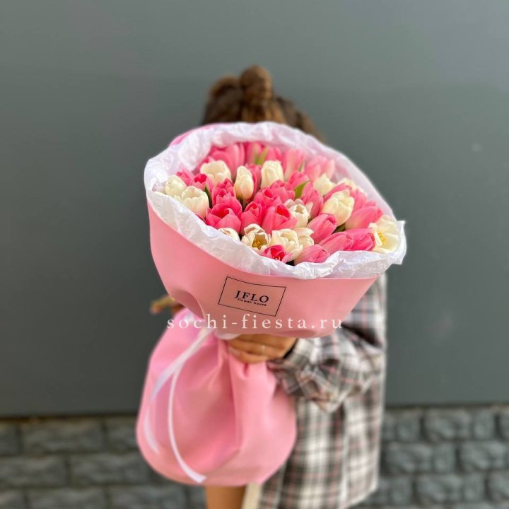 51 бело-розовый тюльпан в Махачкале