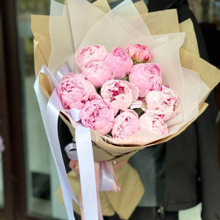 11 пионов в оформлении в Махачкале