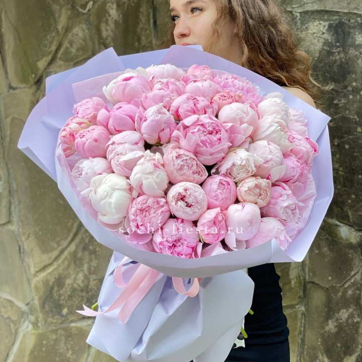 39 нежных пионов в Махачкале