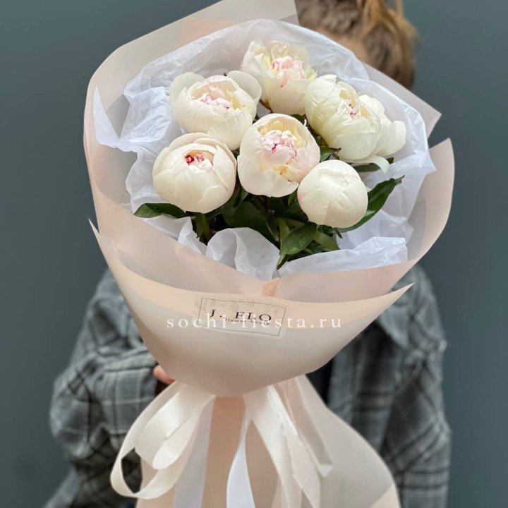 Букет белых пионов в Махачкале