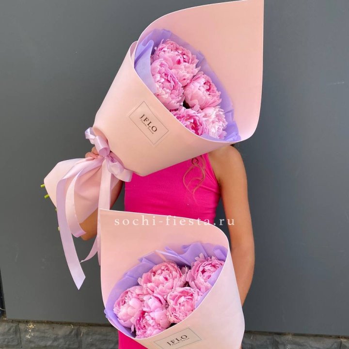 Букет из 5 пионов в Махачкале