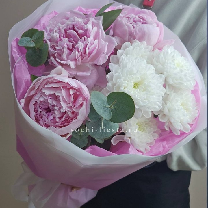 Букет комплимент с пионами в Махачкале