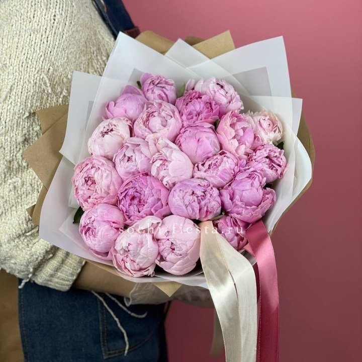 Букет из 21 пионов в Махачкале