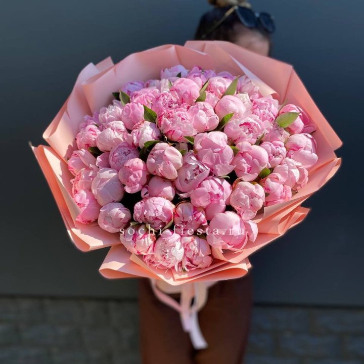 Нежный букет 51 пионов  в Махачкале