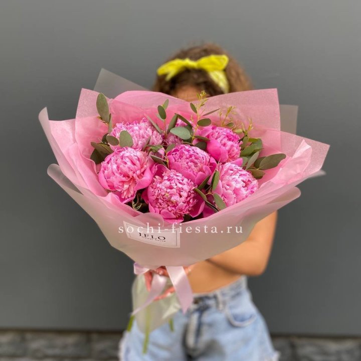 7 ярких пионов в оформлении в Махачкале