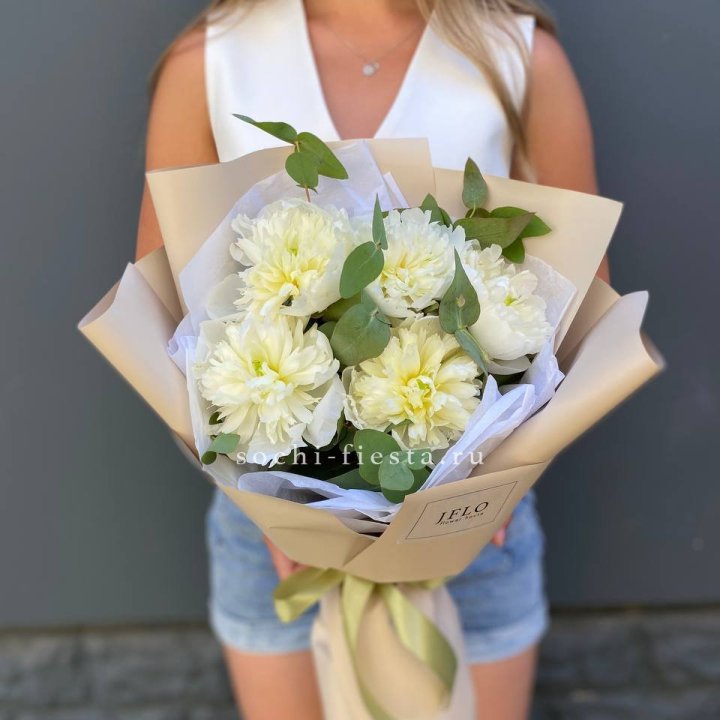  Букет белых пионов в Махачкале