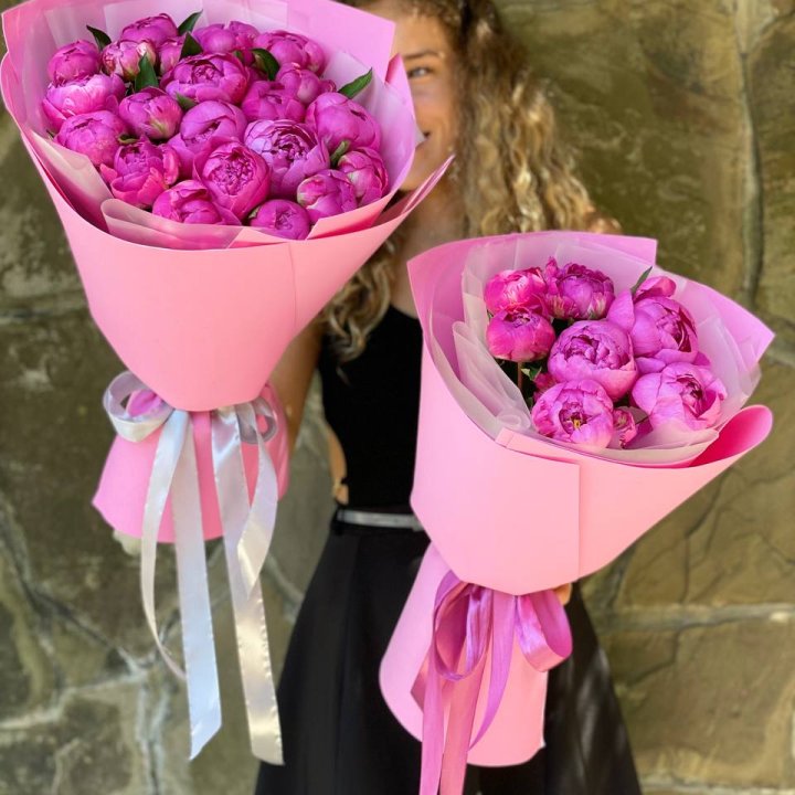 Букет ярких пионов  в Махачкале