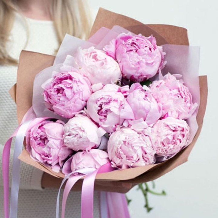 11 нежных пионов в Махачкале
