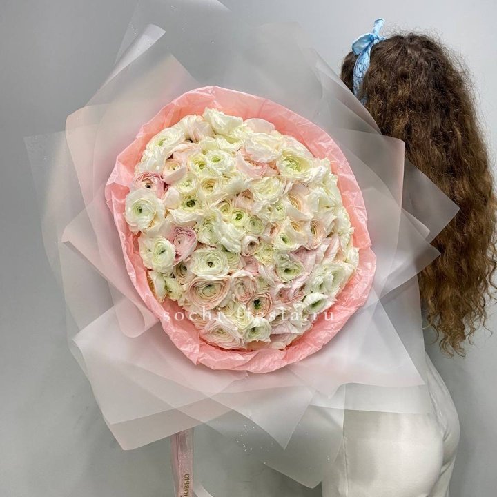 113 ранункулюсов  в Махачкале