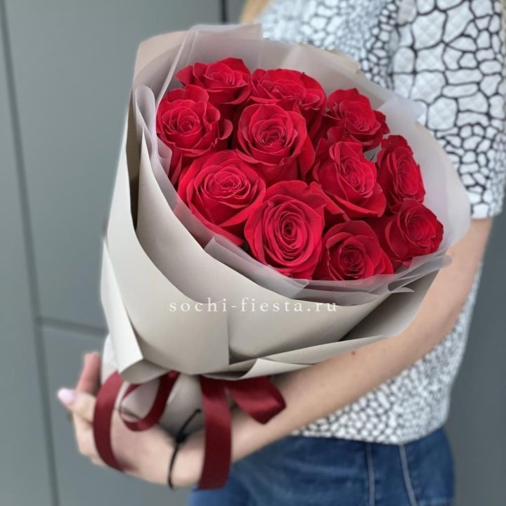 Букет красных роз "Рози" в Махачкале