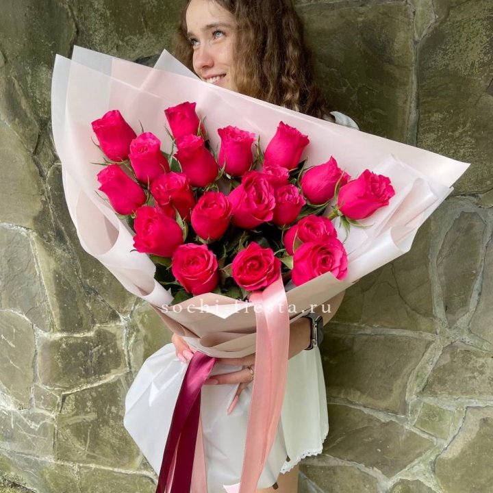 19 алых роз в Махачкале