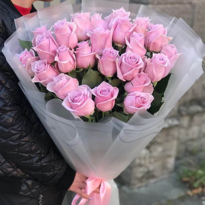 25 высоких розовых роз в Махачкале