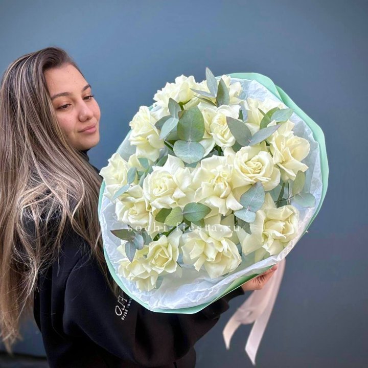 15 Белых французских роз "Ноте бьянка" в Махачкале