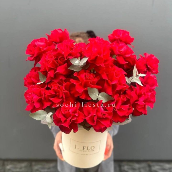 35 Французских роз в боксе в Махачкале