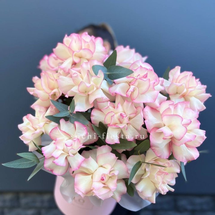 15 Французских роз Джумилия в боксе в Махачкале