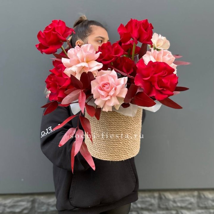 15 Французских роз в джутовом кашпо в Махачкале