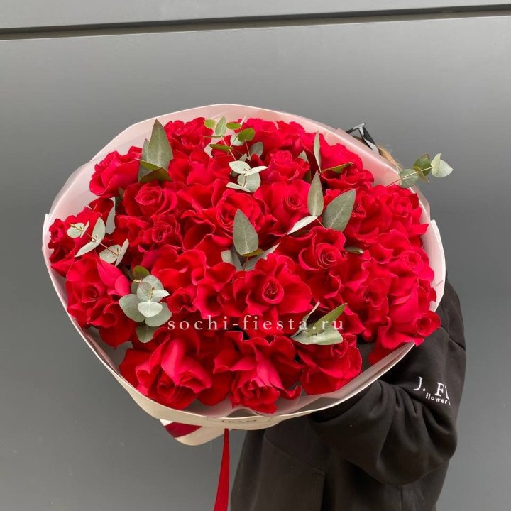 23 Красных французских роз в Махачкале