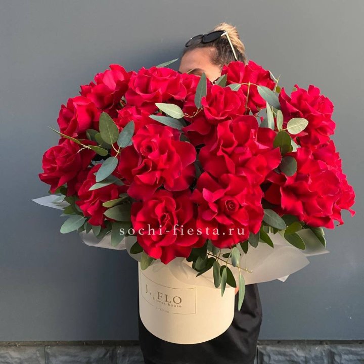25 Французских красных роз в коробке в Махачкале